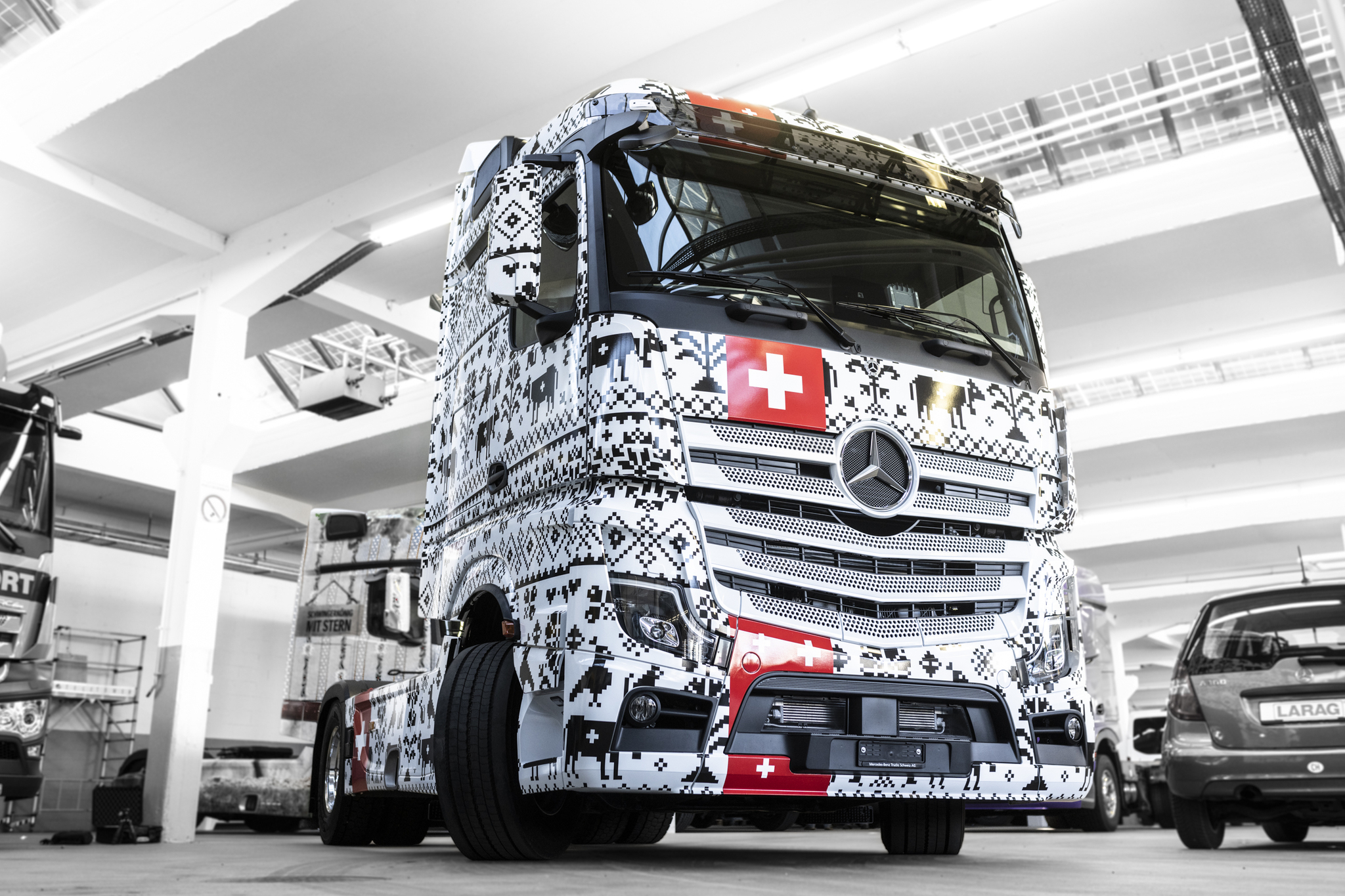 Mercedes-Benz Trucks Schweiz AG. Fahrzeugdecor